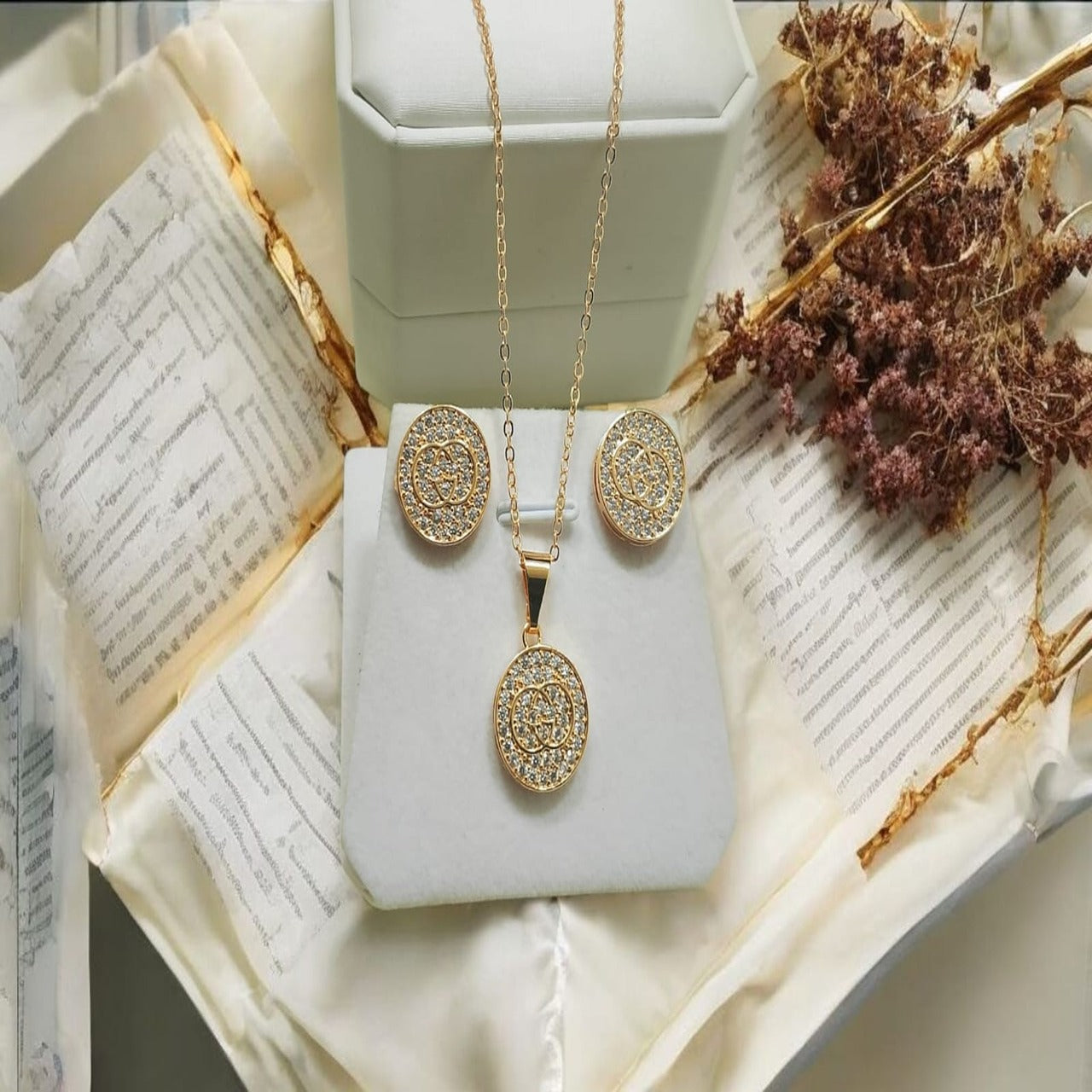 Zarcon Locket Set – Elegant Timeless Jewelry