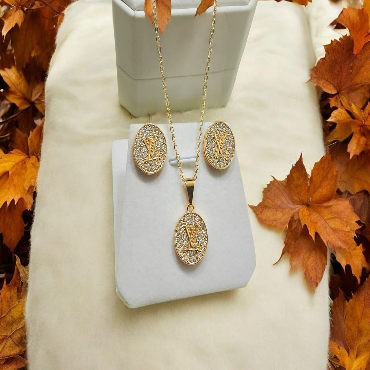 Zarcon Locket Set – Elegant Timeless Jewelry