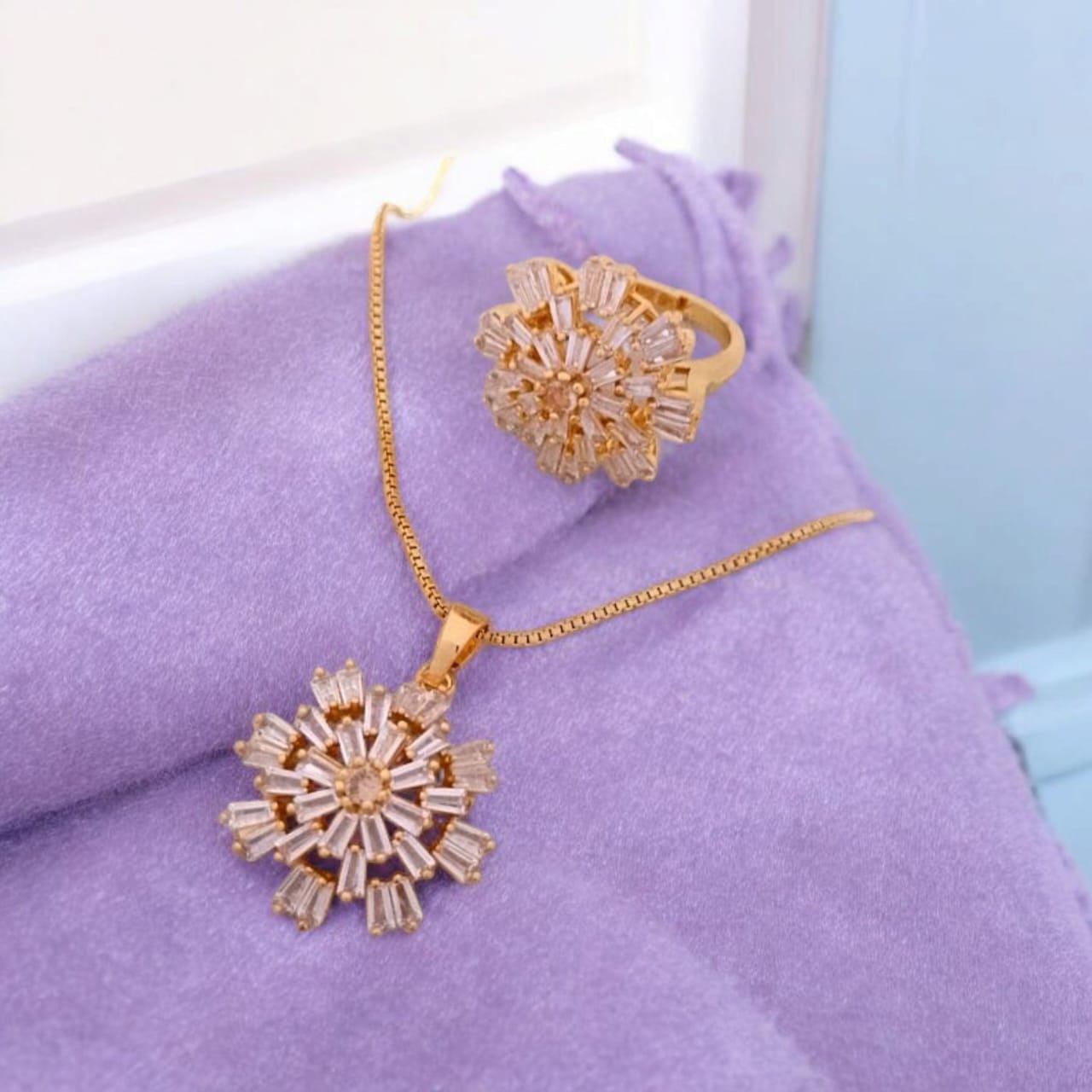 Zarcon locket and ring set