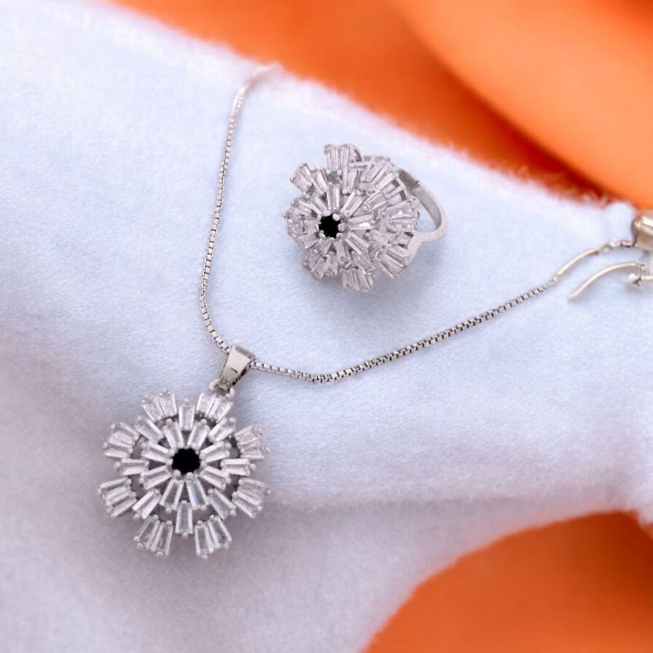 Zarcon locket and ring set