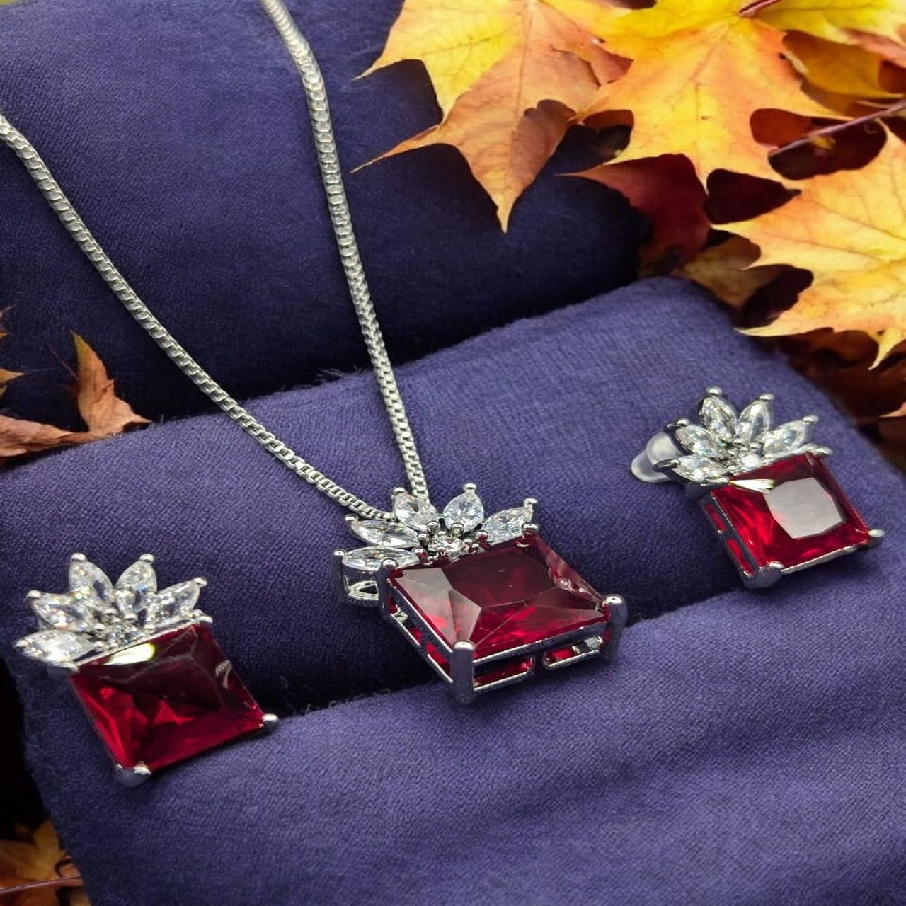 Silver Zarcon locket set