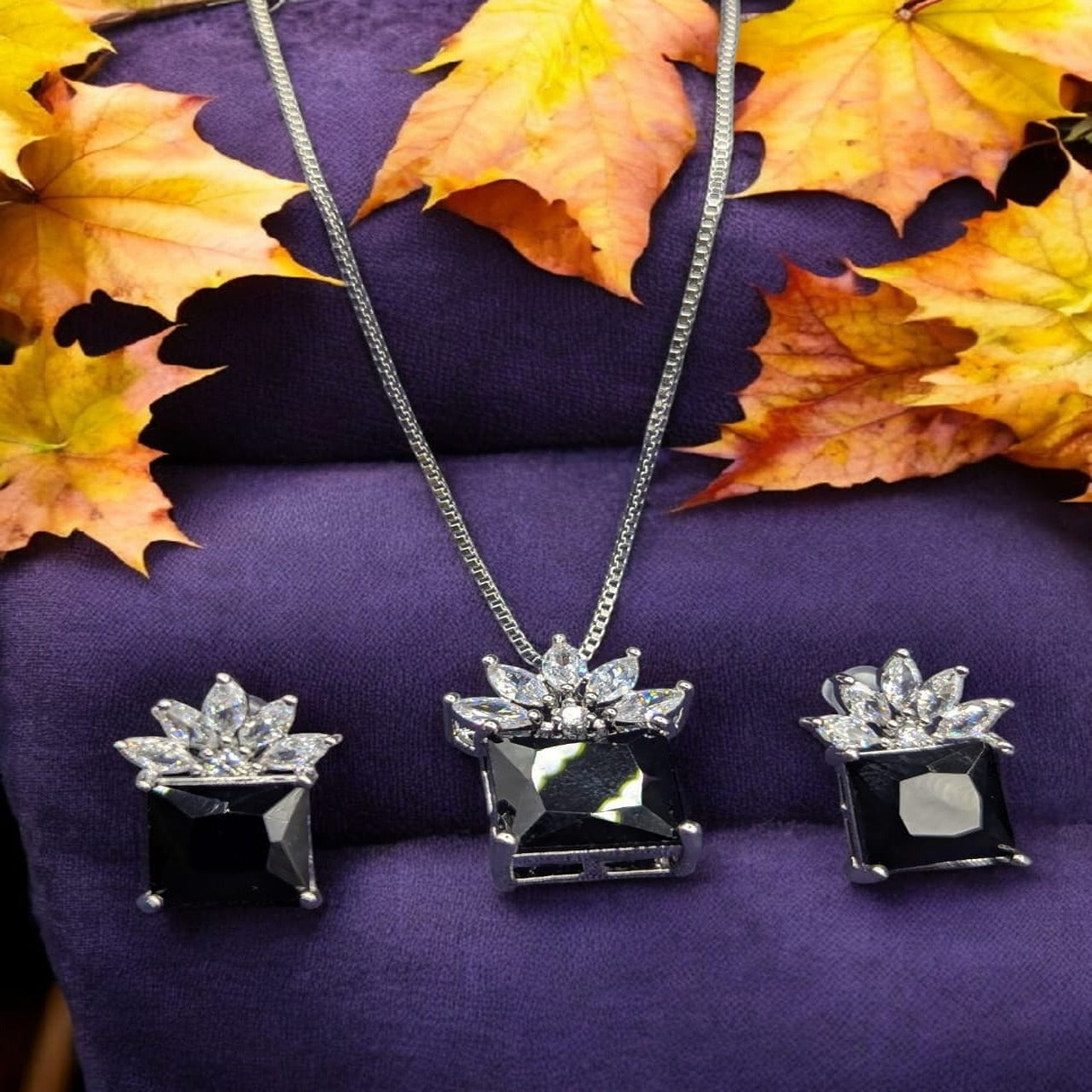 Silver Zarcon locket set