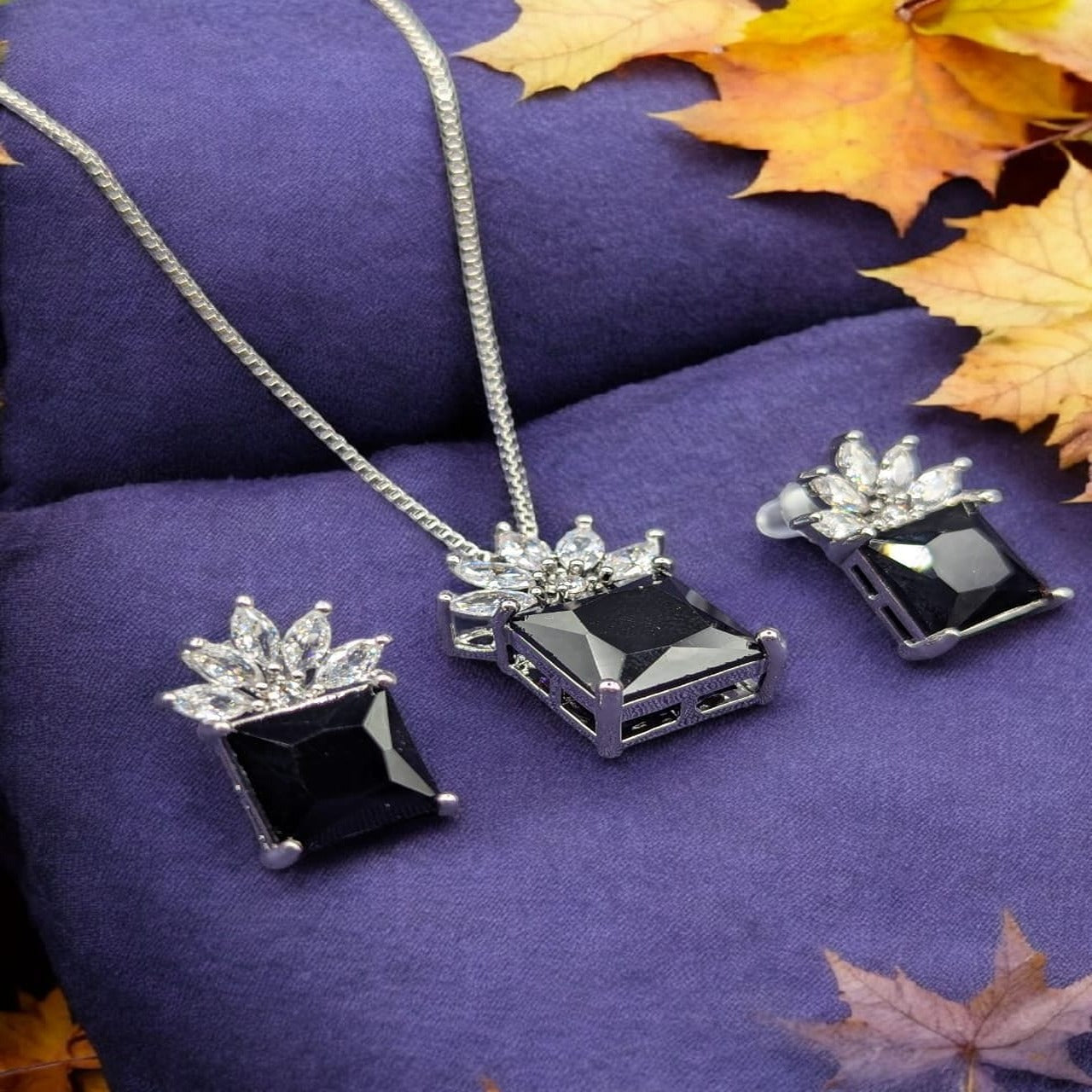 Silver Zarcon locket set