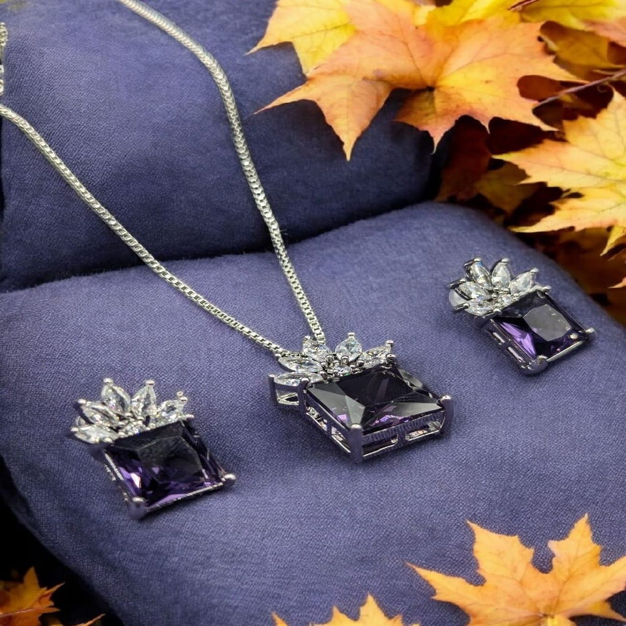 Silver Zarcon locket set