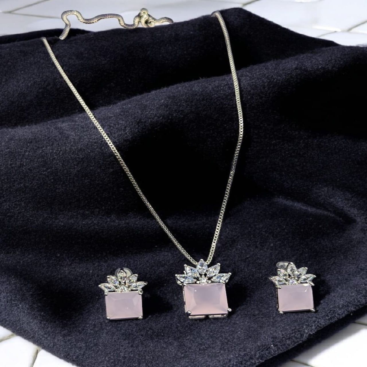 Silver Zarcon locket set