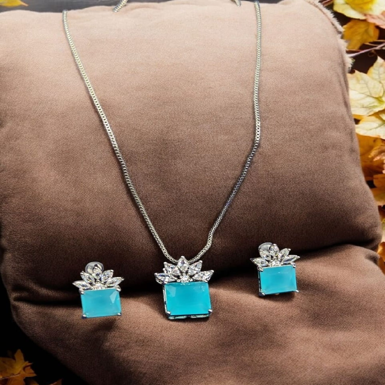 Silver Zarcon locket set
