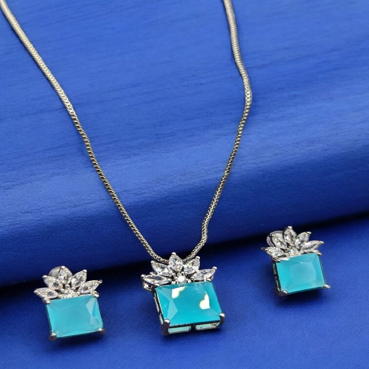 Silver Zarcon locket set