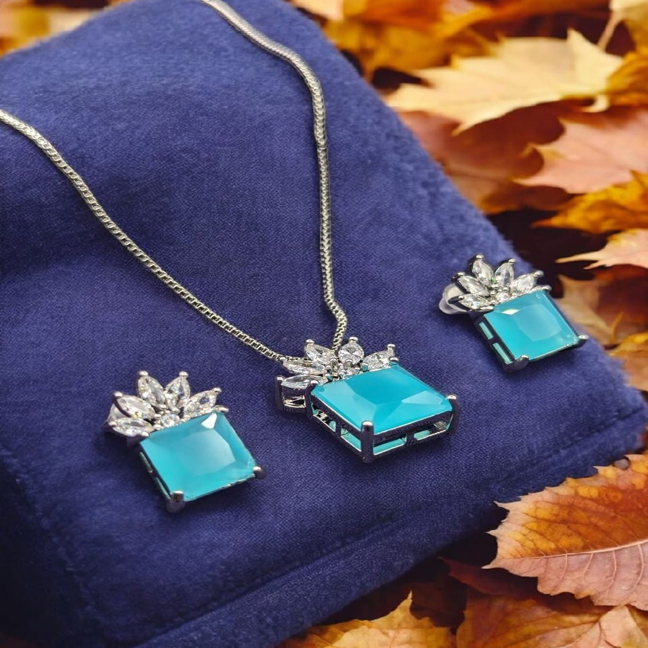 Silver Zarcon locket set