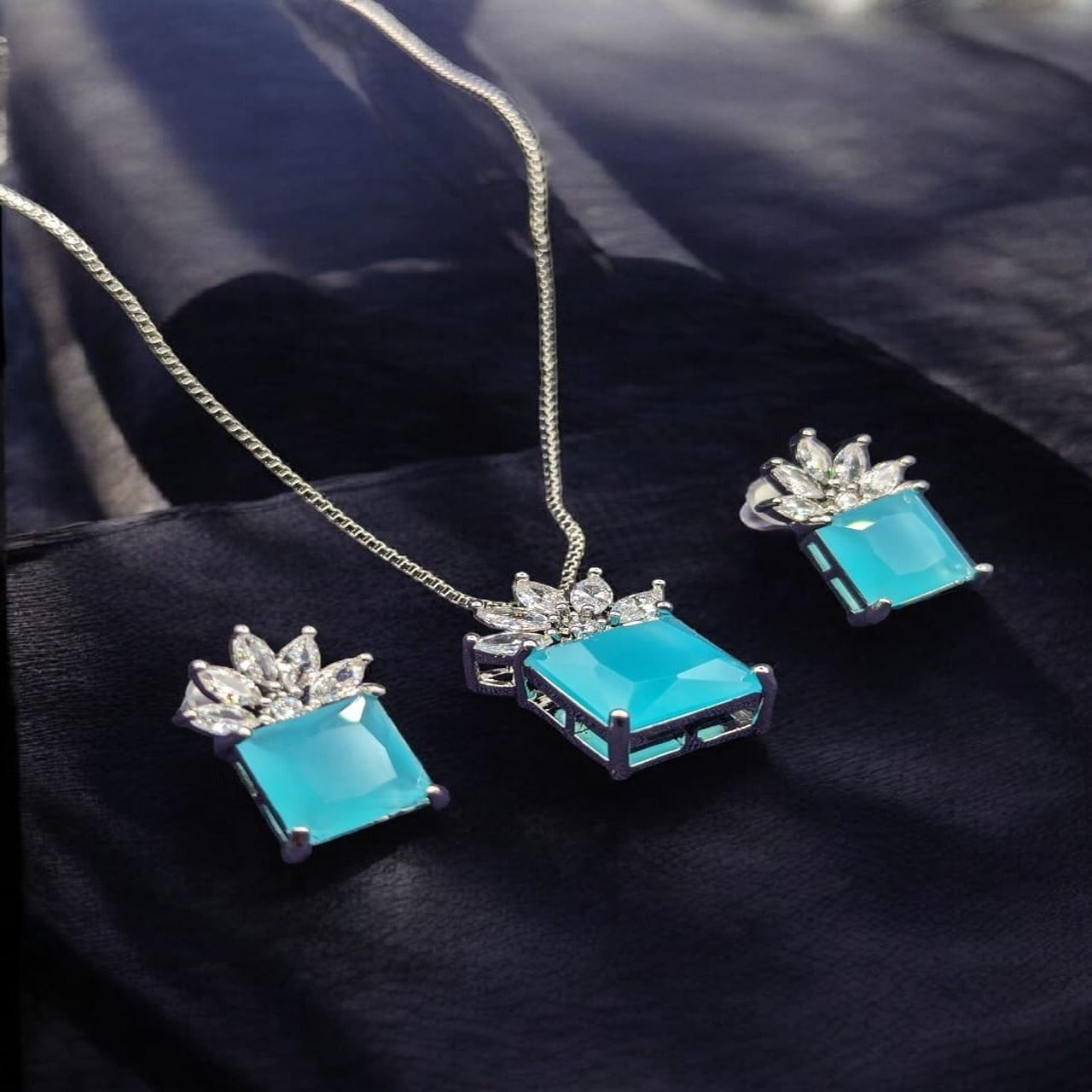 Silver Zarcon locket set