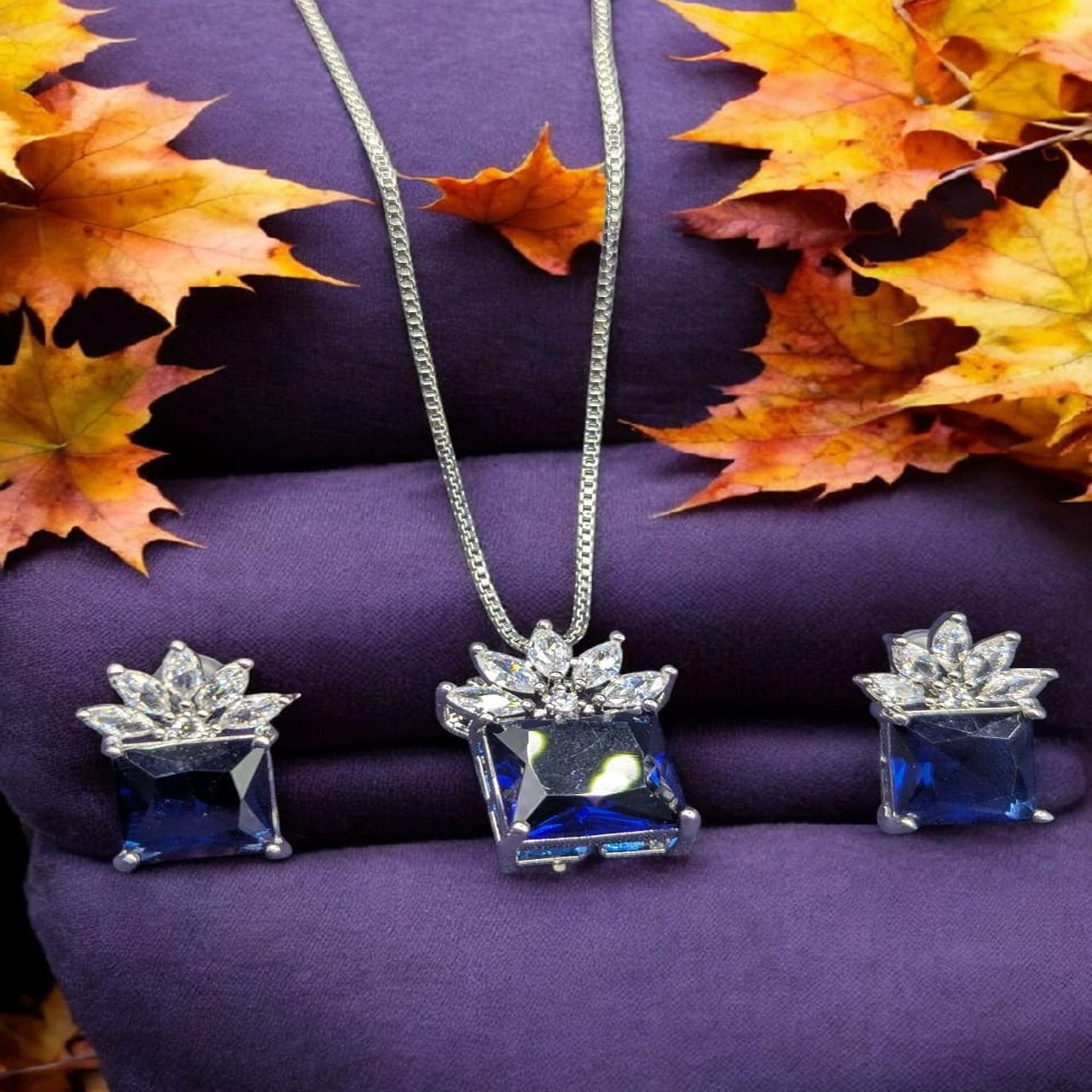 Silver Zarcon locket set