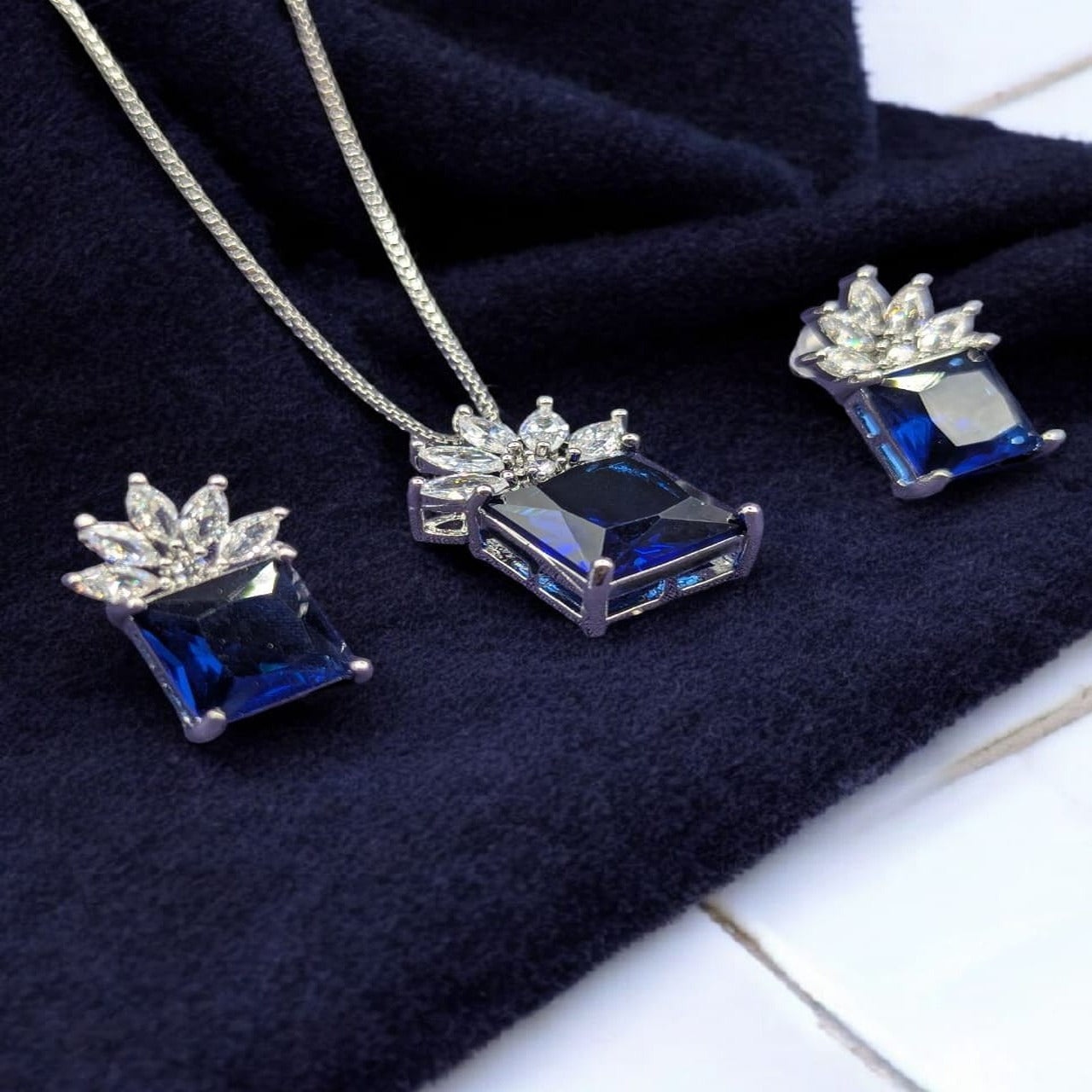Silver Zarcon locket set