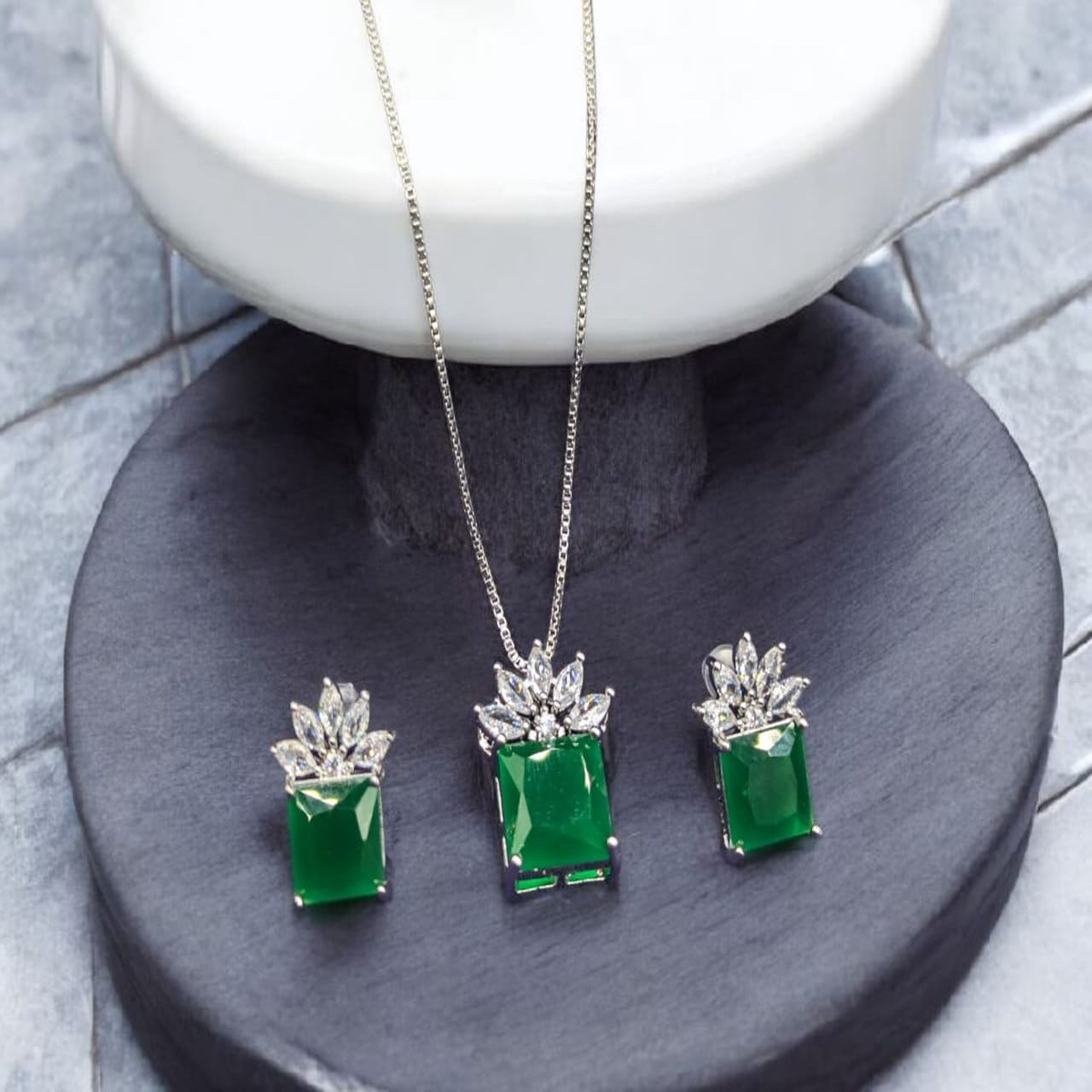 Silver Zarcon locket set